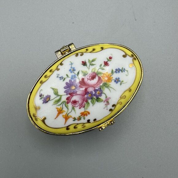 Vtg Oval Yellow Floral Hinged Trinket Pill Box Butterfly Clasp Unmarked Spring - Picture 7 of 10